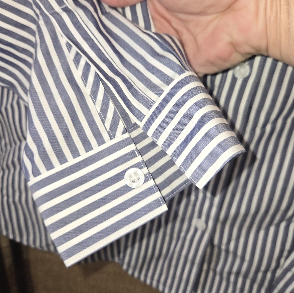 Chicos No Iron Blue White Button Up Shirt with Floral Embroidery Size 1 - Picture 6 of 10